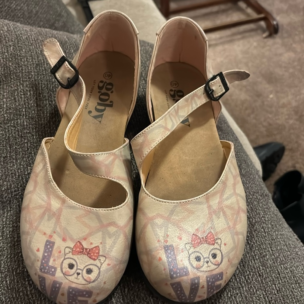 Goby top strap Mary Jane Love shoes. Like New